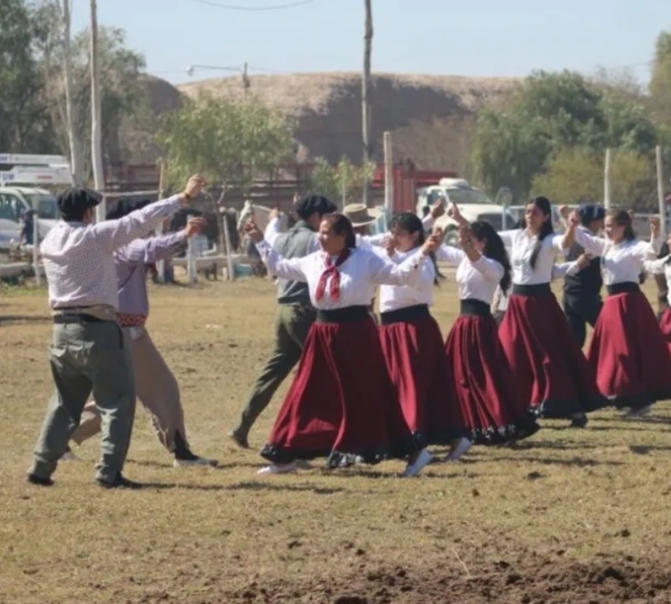 Día Nacional del Folclorista: El intendente de 9 De Julio saluda a todos los bailarines, músicos y artistas
