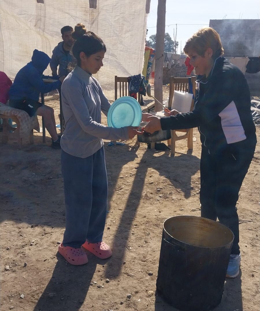 Locro patrio en el barrio Taranto organizado por Fabiana Reynoso y Mario Malla