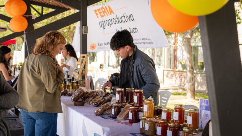 La Feria Agroproductiva celebra el cierre de la XIV Semana de la Miel Sanjuanina