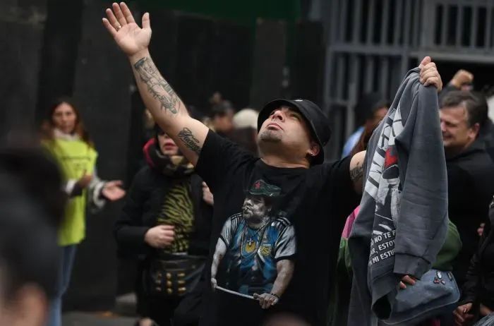Emotiva despedida a El Indio Solari: una multitud lo homenajeó en Avellaneda
