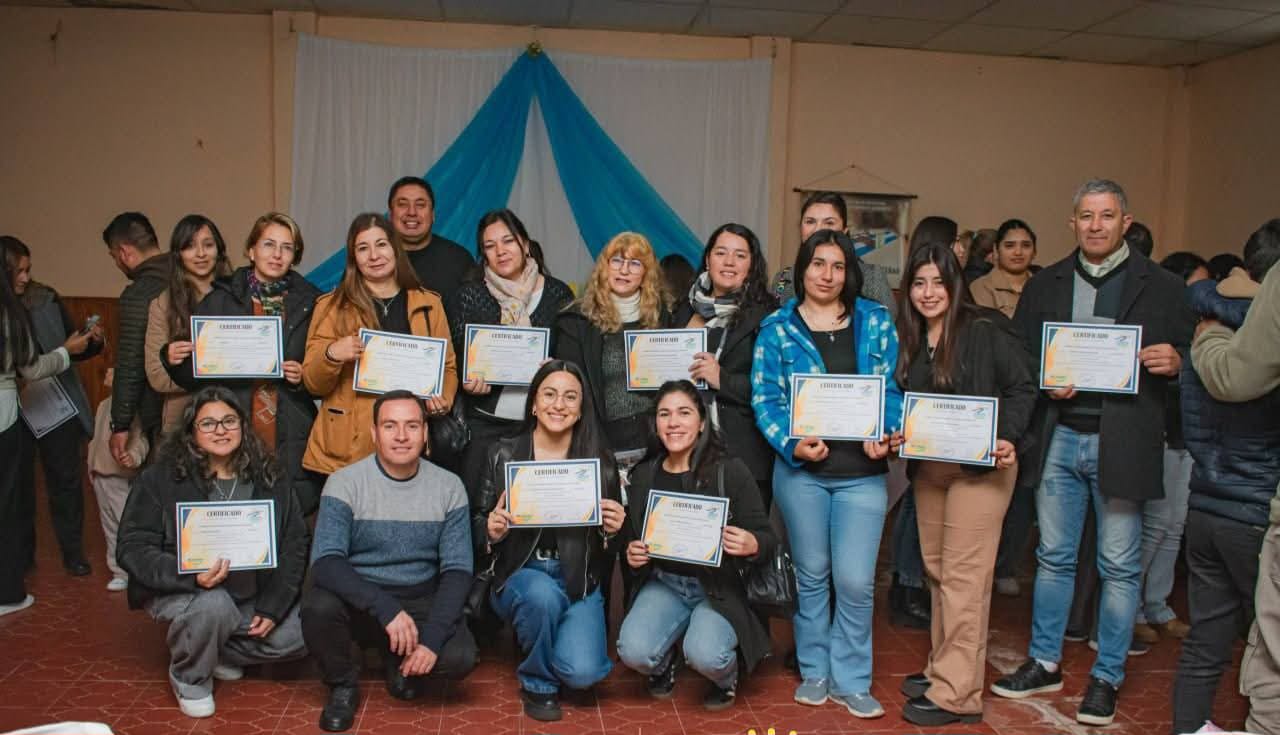 120 nuevos capacitados impulsan el crecimiento educativo de 25 de Mayo