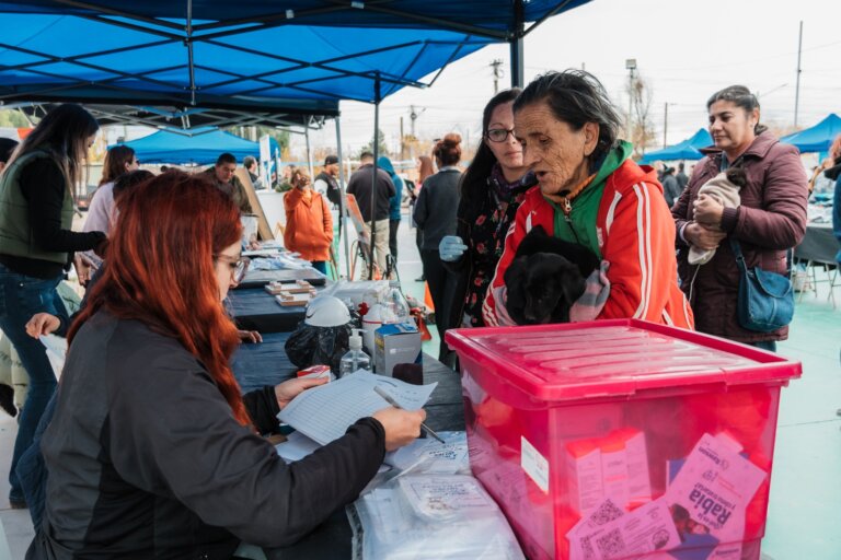 Rawson en Comunidad llega al Barrio Salvador María del Carril con su opetativo integral