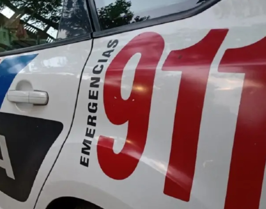 Lo detuvieron por cruzar el semáforo en rojo y le encontraron cocaína y arma de fuego