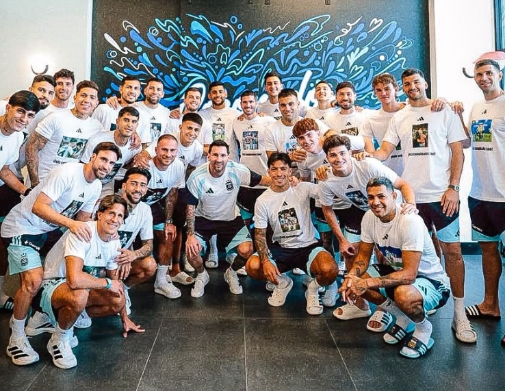 Homenaje cargado de mucha emoción hacía el 10 de nuestra selección