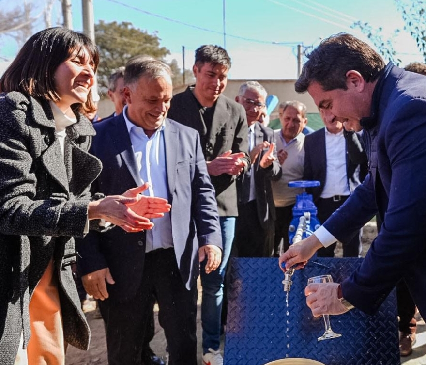 En el aniversario de Jáchal, Orrego inauguró obras clave para la seguridad, el agua potable, la salud y la conectividad
