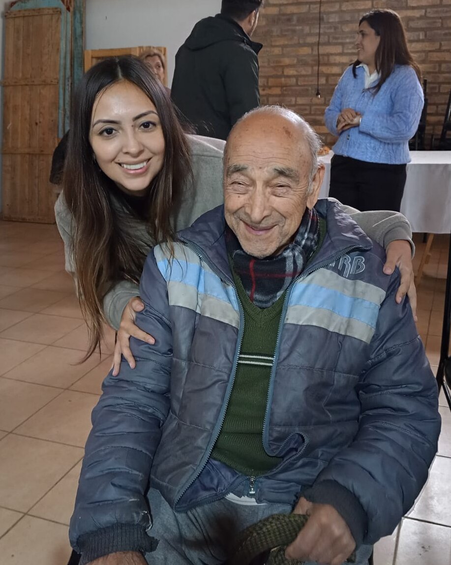 El ministro Platero visitó 9 de Julio y colaboró con el centro de jubilados y pensionados nacionales