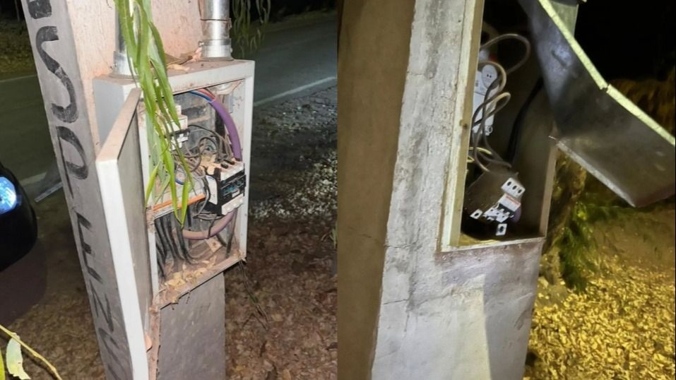 Volvieron a reparar luces tras hechos de vandalismo
