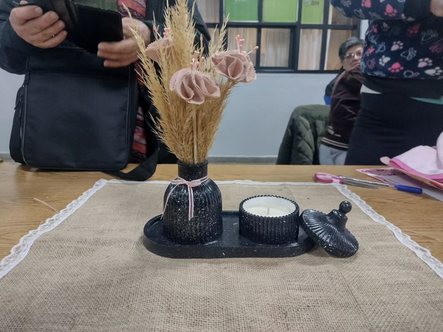 Comenzó el Taller de Yeso, Cerámica y Velas en Dos Acequias