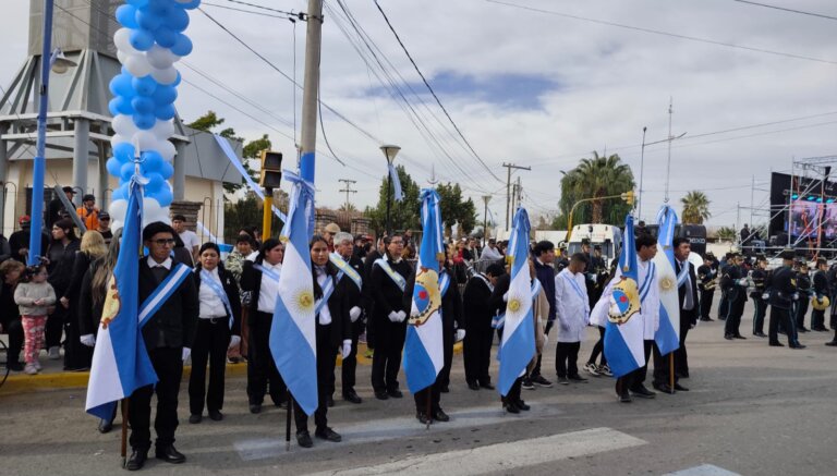 El color y la emoción del desfile de las escuelas de 9 de Julio