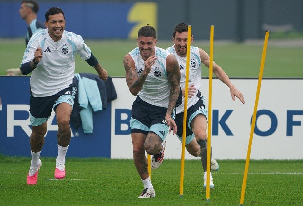 Cuenta regresiva: Argentina entrenó y Scaloni dio pistas del equipo