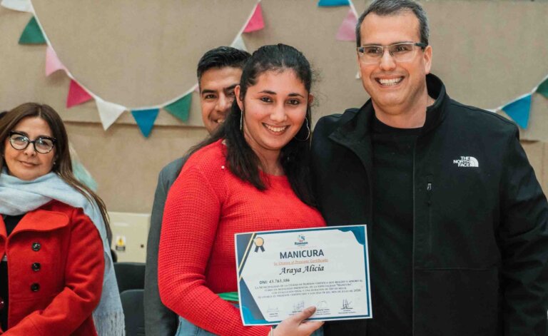 Más de 600 vecinos finalizaron los cursos de la Red de Oficios y fortalecen su camino hacia el empleo en Rawson