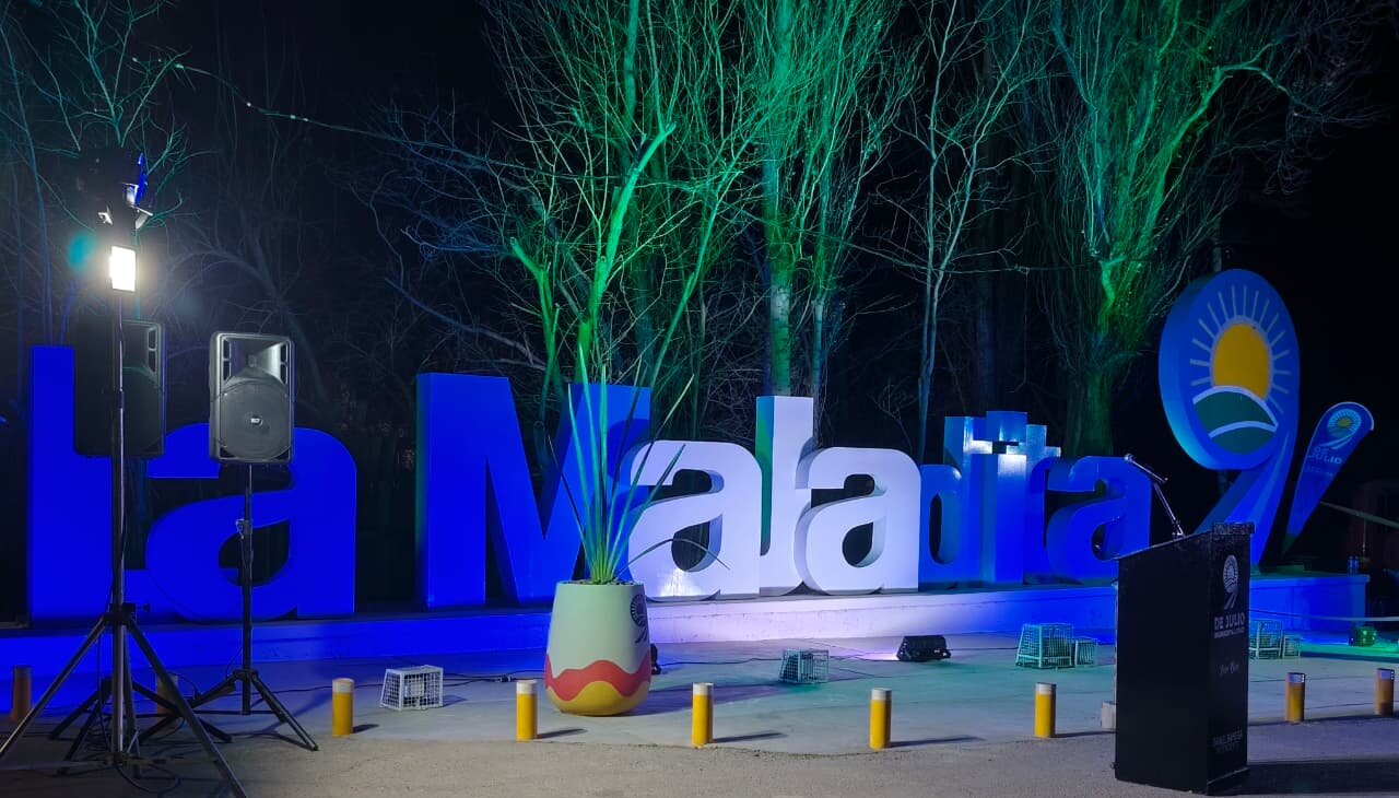 El intendente de 9 de Julio dejo habilitado un cartel con el nombre del distrito “La Majadita”