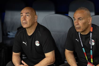 El entrenador de Egipto estalló tras caer con Argentina y cargó contra el arbitraje