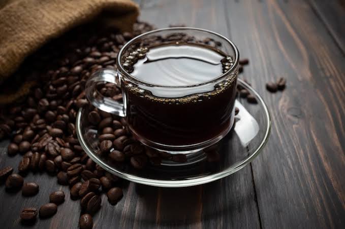 Cuáles son los efectos del café sin azúcar en el cerebro y el cuerpo, según la ciencia