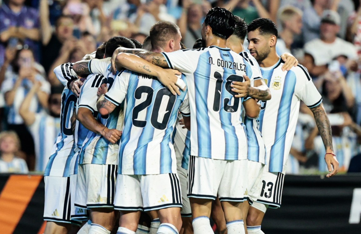 Scaloni recupera a una pieza clave y define el equipo para enfrentar a Cabo Verde