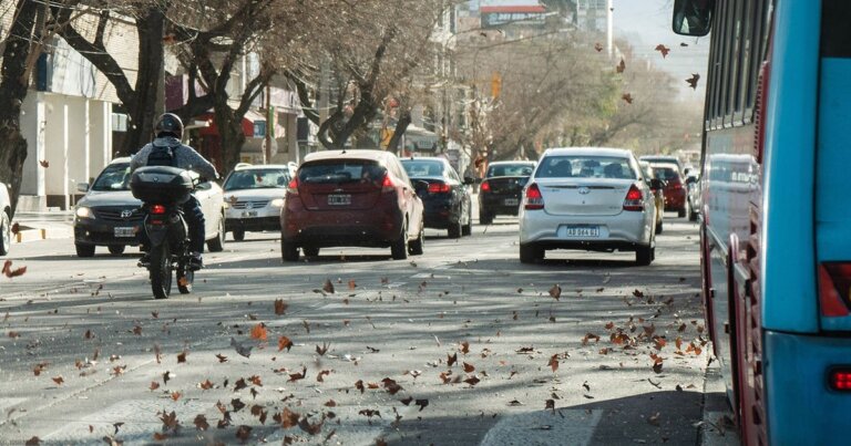 21-agosto-2025-ciudad-mendoza-viento-zonda-calle-zapata