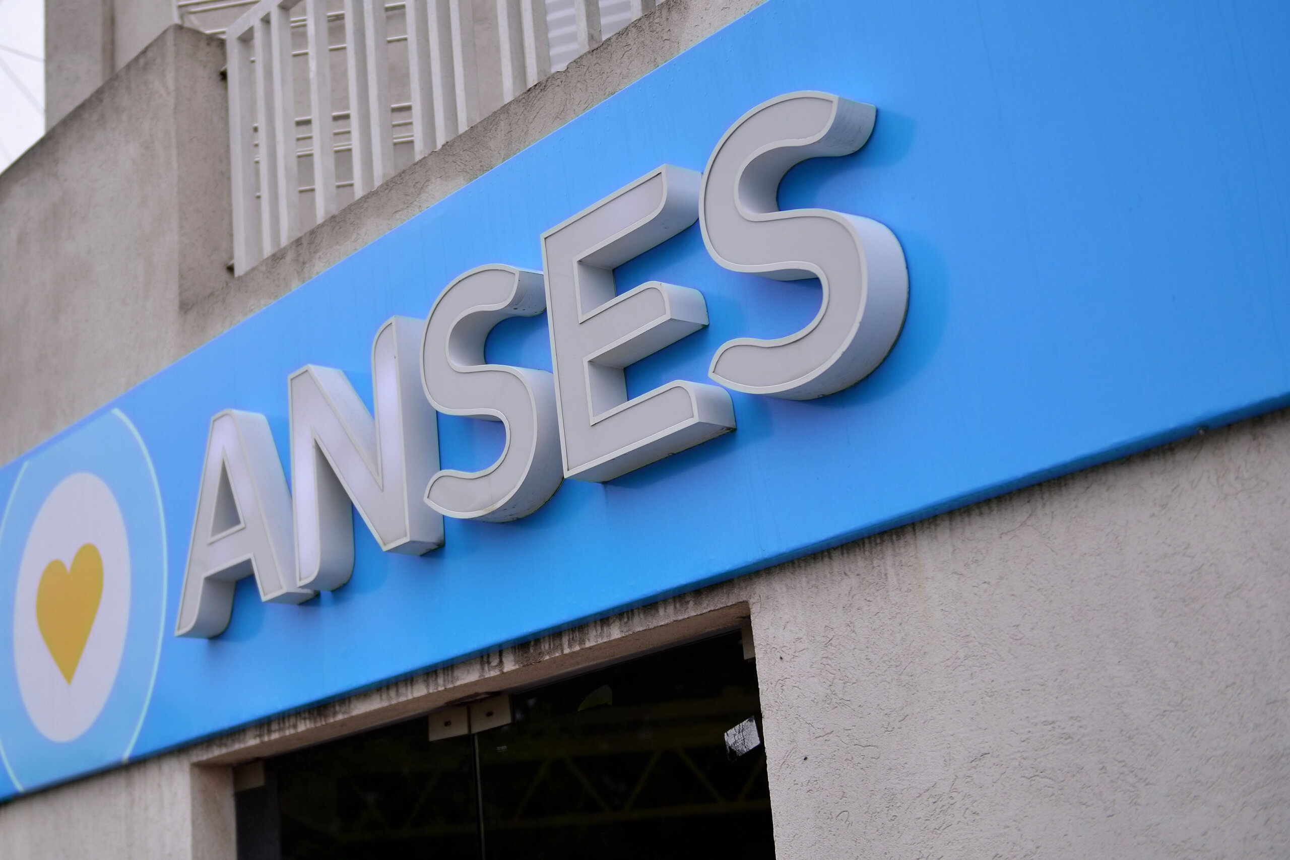 Quiénes cobran este jueves 13 de agosto según el cronograma de ANSES