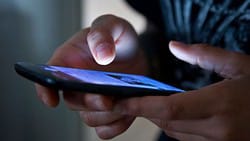 Lo encerró tras un encuentro íntimo y lo extorsionó con divulgar sus chats