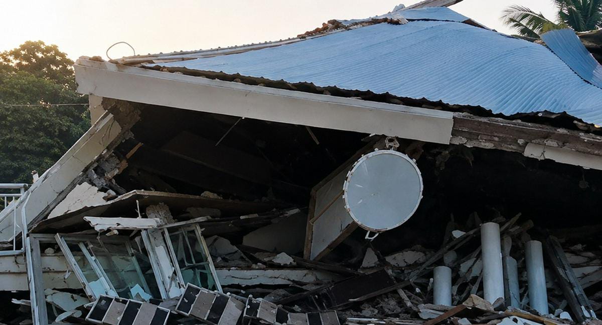 Un terremoto de 7,7 sacude Indonesia y dispara la alerta de tsunami