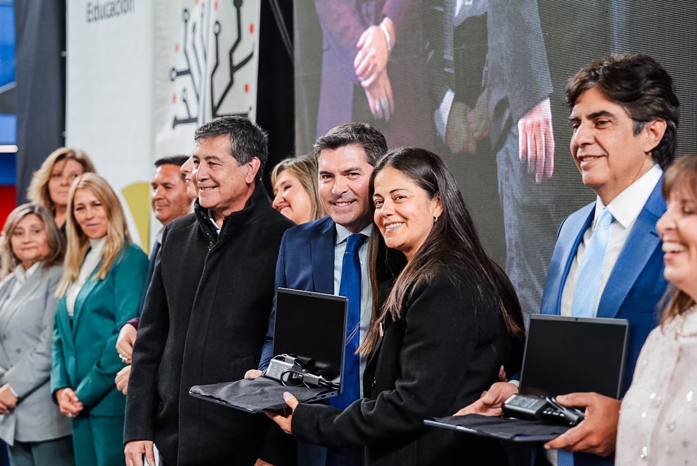 Por segundo año consecutivo el Gobierno de San Juan entregó computadoras a docentes de toda la provincia