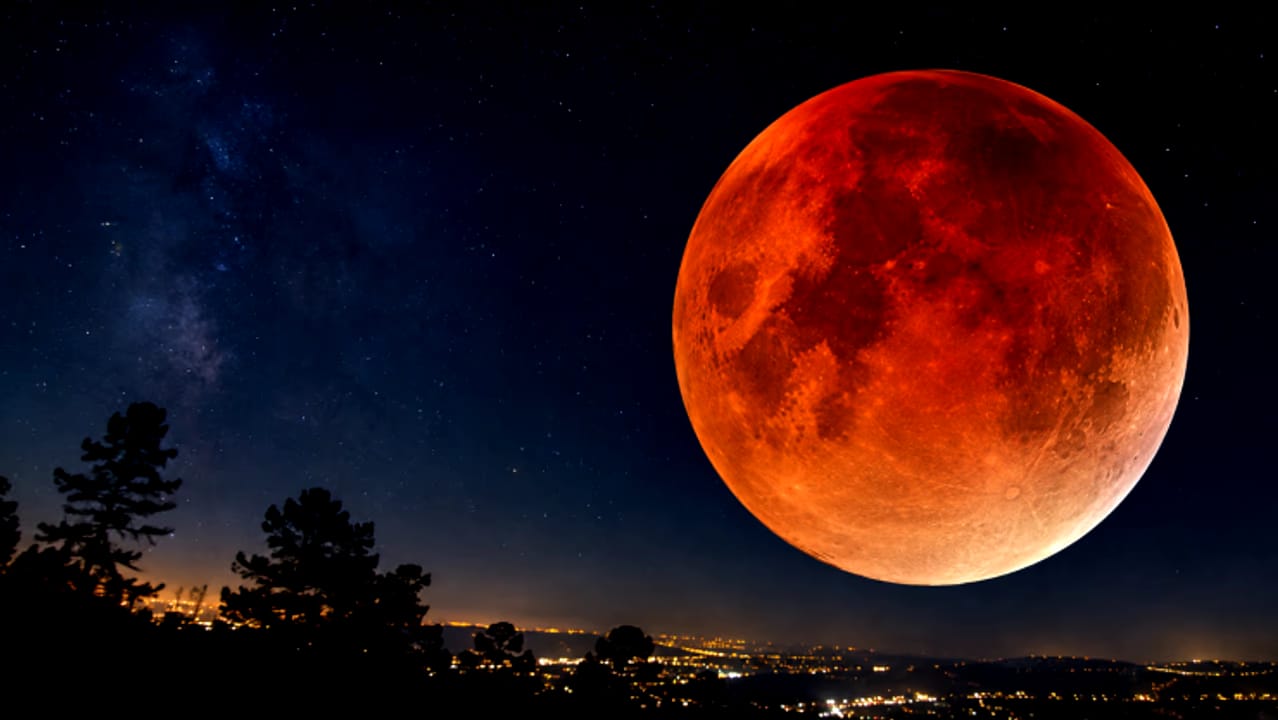 La Luna se teñirá de rojo: a qué hora ver el eclipse esta noche en San Juan