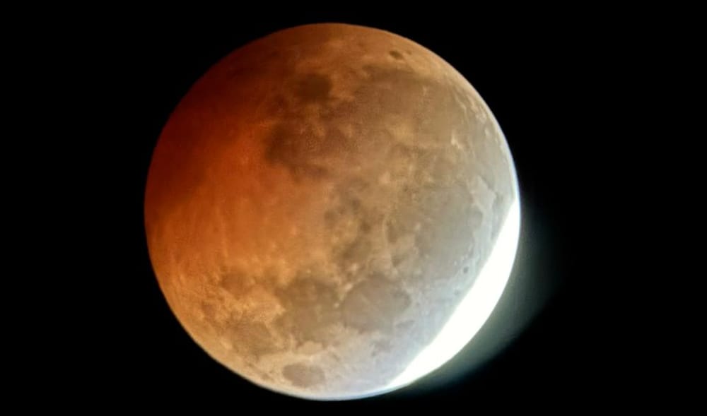 San Juan miró al cielo: las mejores fotos del último eclipse del año