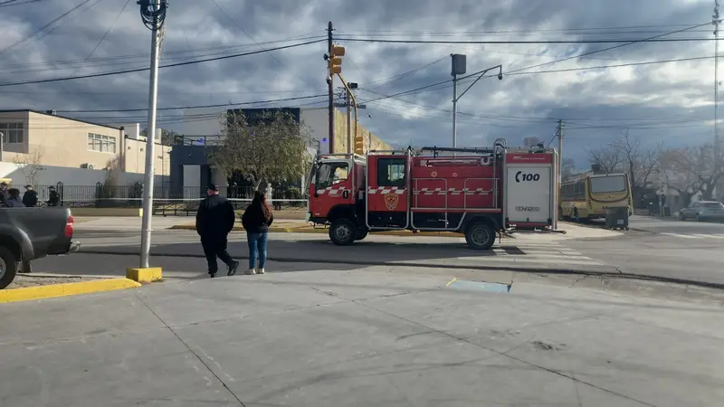 Investigan una amenaza de bomba en el Centro Cultural de Sarmiento