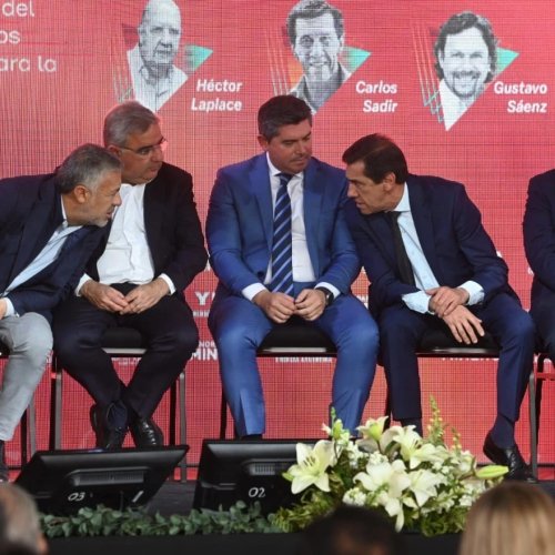 Mientras el cobre alcanza precios récord y dispara la fusión de Glencore y Río Tinto, en Argentina se demoran las inversiones