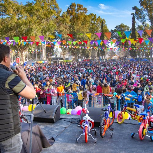 Santa Lucía celebró el Día del Niño con la presencia del Gobernador Marcelo Orrego y un imponente marco de público