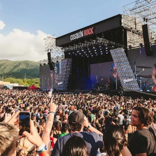 Seis escenarios. Cosquín Rock 2025, día 1: grilla completa y horarios de todos los shows del sábado 15