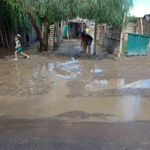 Asisten a más de 65 familias de Albardón y Ullum afectadas por las lluvias 