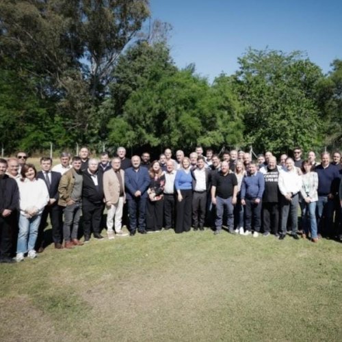 Fuerte apoyo de los intendentes a Kicillof ante el ataque de Cristina: “vamos por el 2027”