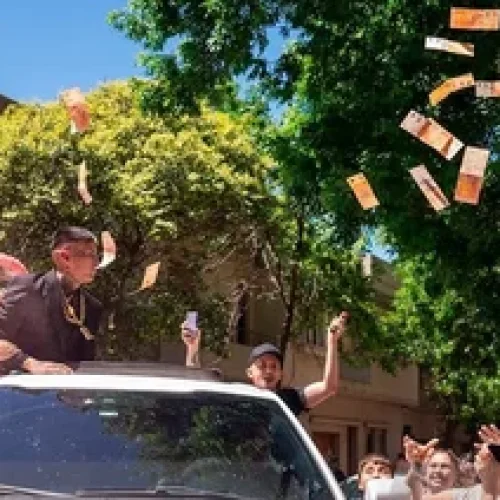 L-Gante tiró billetes de $1.000 para festejar que no irá preso