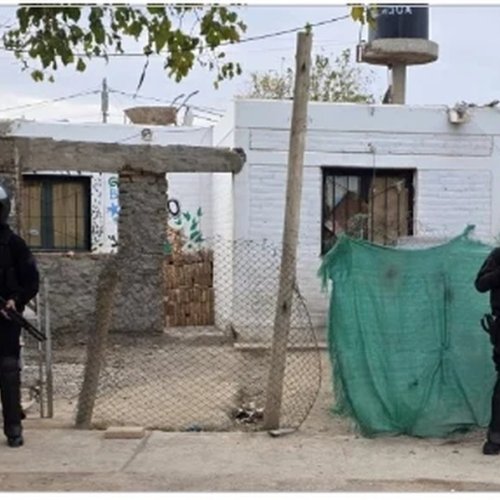 Detuvieron a dos mujeres acusadas de vender droga desde una casa en Capital
