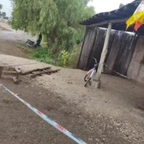 La lluvia provocó una tragedia en Albardón: un hombre murió al caer del techo de su casa