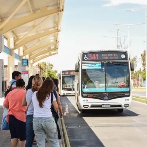 Aún no hay fecha para el aumento del pasaje de colectivo: Se analiza aplicar el ajuste recién en 2026