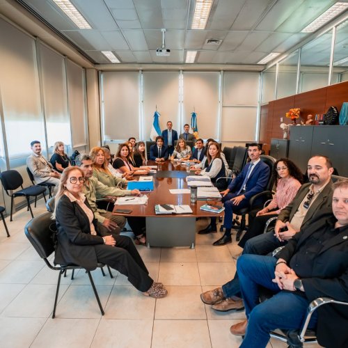 Los docentes buscan elevar el sueldo para poder llegar a fin de mes