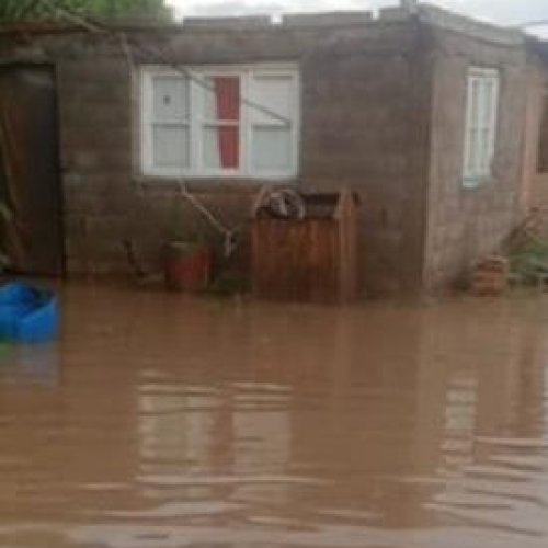 La Majadita 9 de Julio: Verónica y sus hijos piden ayuda, les entro agua de lluvia y perdieron parte del techo