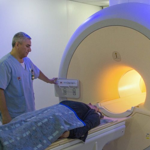 Por qué la resonancia magnética puede ser clave para detectar lesiones precancerosas en el páncreas