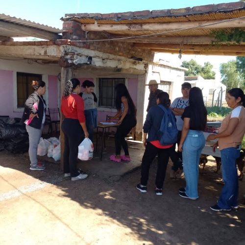 La municipalidad de 25 de Mayo salio a contener a los vecinos de punta del agua