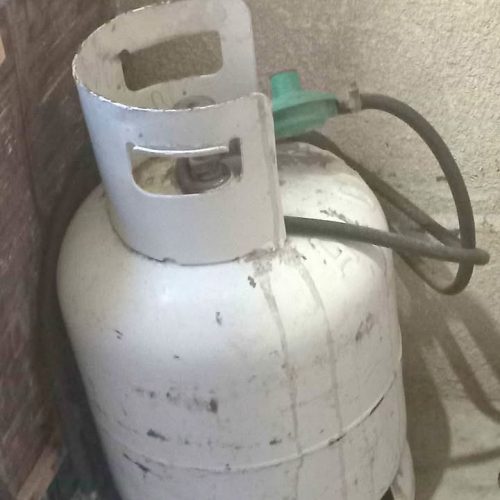 Garrafas vencidas y con agua