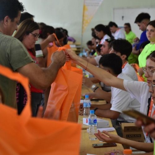 Mochilas con útiles y kits de salud para los chicos de 9 de Julio