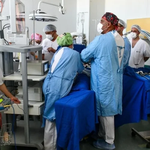 La salud pública crece en Sarmiento con nuevas técnicas laparoscópicas