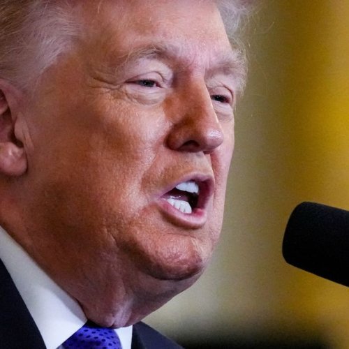 Trump advirtió que este sábado el régimen de Irán “recibirá un duro golpe”