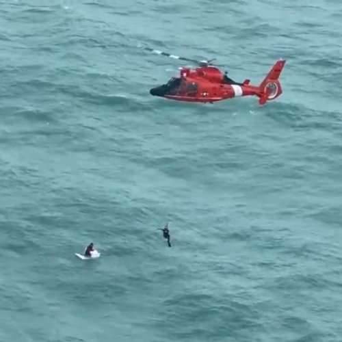 Huracán Milton: el rescate de un hombre quedó naufragando arriba de una heladera