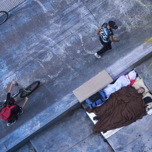 El modelo de Milei empieza a pegar en el empleo: creció la desocupación que se acerca a los dos dígitos