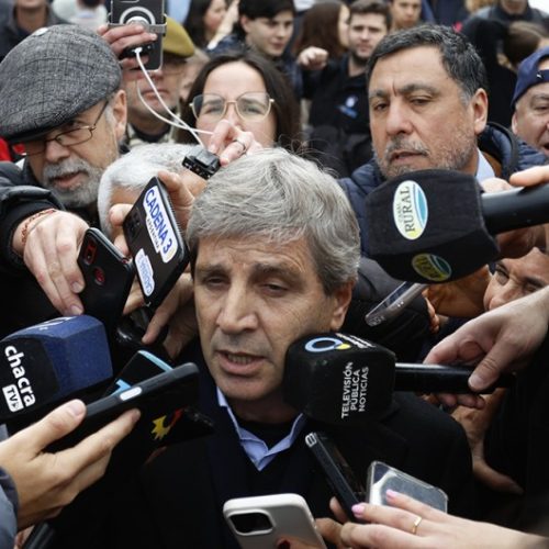 El descontrol de las tasas se llevó puesto el “Plan Platita” de Caputo para las elecciones