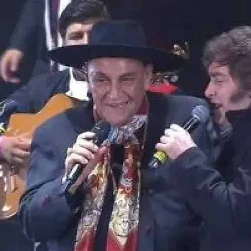 Escandalo en el folclore: ¿El Chaqueño Palavecino expulsado de asociación Raices Criollas por cantar con Milei?