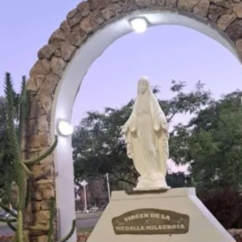 La Virgen de la Medalla Milagrosa que fue vandalizada, regresó a su lugar 