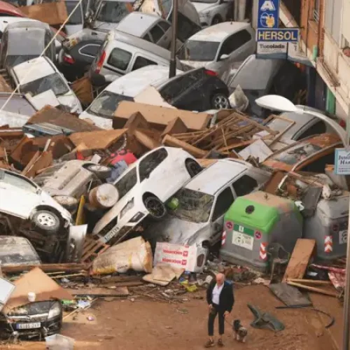 Inundaciones en Valencia dejan al menos 70 muertos; una de las peores catástrofes de España
